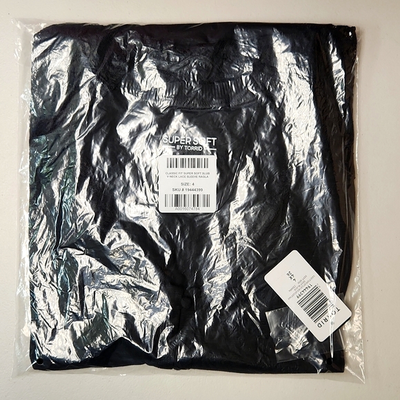 ❤️NWT VINTAGE TORRID TEE - LACE SLEEVE - SUPER SOFT - V NECK HENLEY - PLUS SIZE - Picture 9 of 13